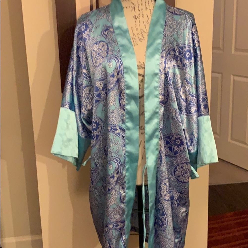 Beautiful Kimono Lounging Robe - Picture 2 of 7